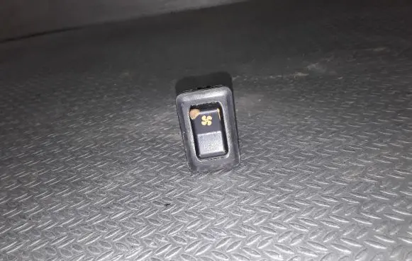 Mitsubishi Pajero Interior fan control switch 