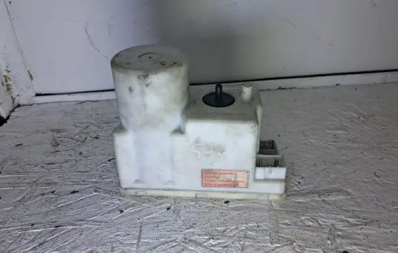 Audi 80 90 S2 B4 Central locking vacuum pump 4A0862257H