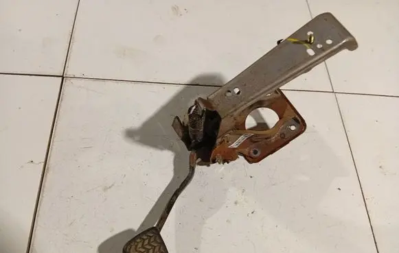 Toyota Avensis Verso Brake pedal 