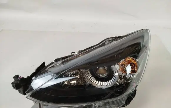 Mazda 2 Headlight/headlamp