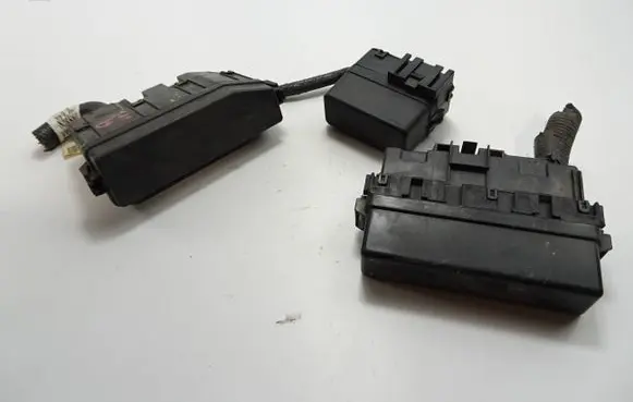 Nissan Qashqai Relay mounting block
