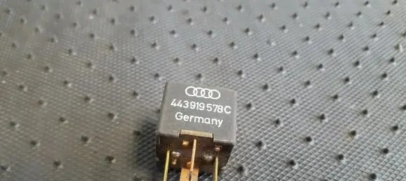 Audi A4 S4 B5 8D Other relay 443919578C 899519