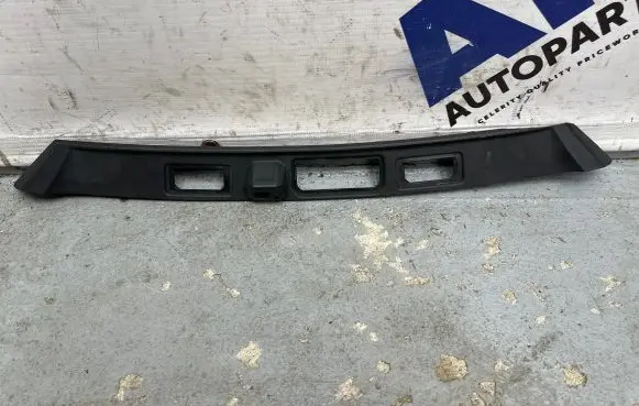 Porsche Cayenne (9Y0 9Y3) Trunk door license plate light bar 9Y3827574E