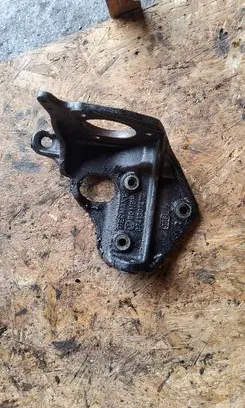 Volkswagen Transporter - Caravelle T4 Engine mounting bracket 074130147C