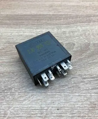 Volkswagen PASSAT B5.5 Other relay 1J0955531 192