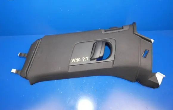 Volvo XC90 (D)pillar trim (top) 