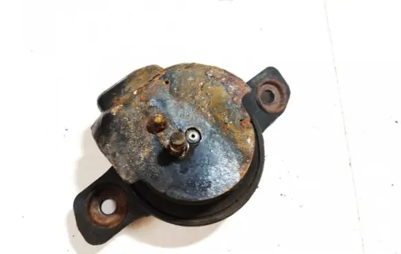 Subaru Legacy Engine mount bracket