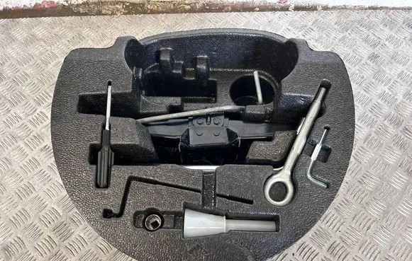 Maserati Ghibli Tool box 670031773