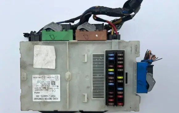 Ford Mondeo MK IV Fuse module 7G9T14A073DD LTQF01125TP 3659AF01125TP