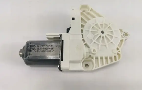 Audi Q5 SQ5 Front door electric window regulator 8K0959802B