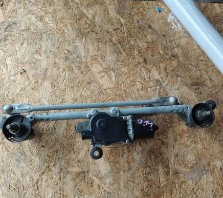 Nissan Qashqai Front wiper linkage and motor WM07C C119A 7809