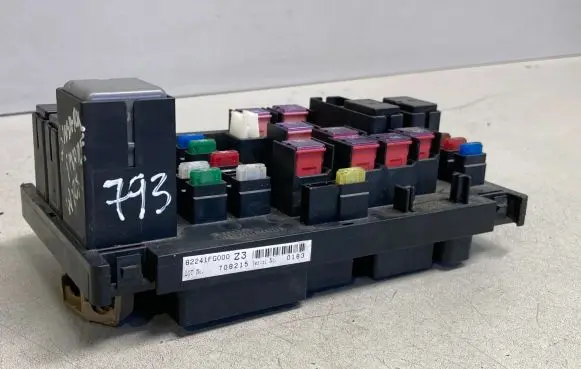 Subaru WRX Fuse box set MB100200B 708215