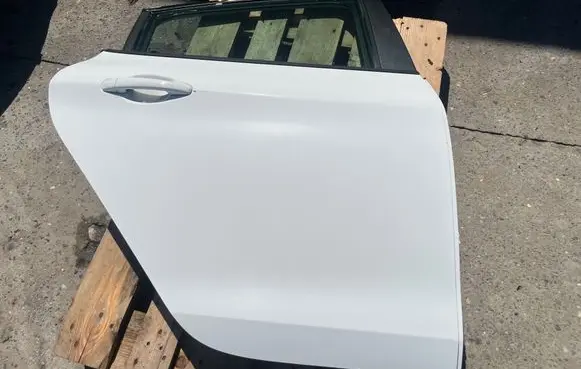 Peugeot 208 I Rear door