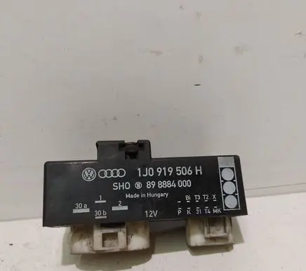 Volkswagen Golf IV Coolant fan relay 1J0919506H 898884000