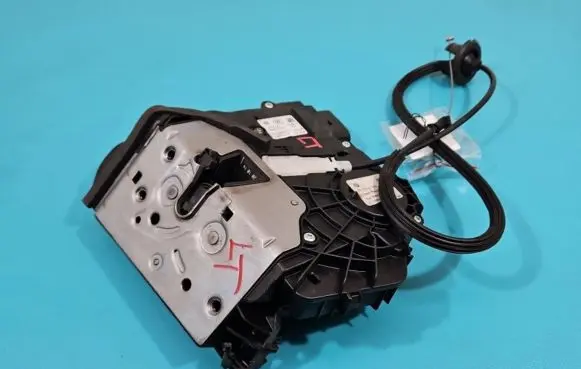 Seat Alhambra (Mk2) Rear door lock 7N0839003Q IMPRK1392846