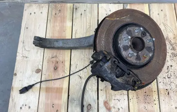 Front wheel hub spindle knuckle