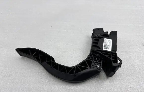 Audi Q7 4M Accelerator throttle pedal 8W1723523