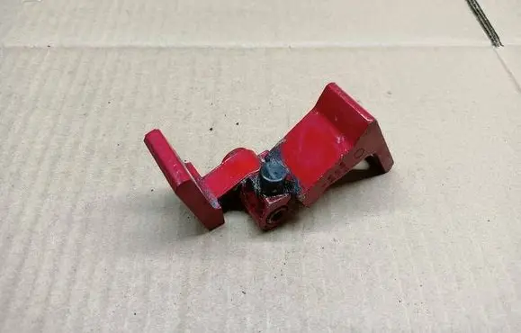 Volkswagen Golf Sportsvan Front door lower hinge 