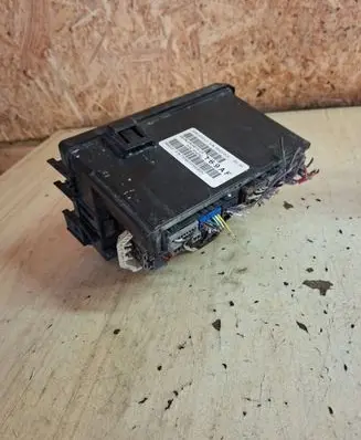 Dodge Caliber Fuse module P04692169AF 5CG1F2L2 T5CQH1076C060V