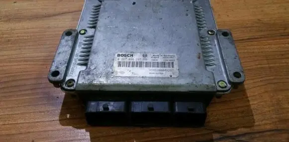Renault Laguna I Engine control unit/module 0281010297 hom8200048297