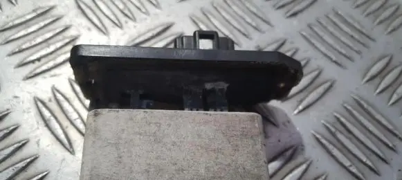 Mitsubishi Carisma Heater blower motor/fan resistor 10S920