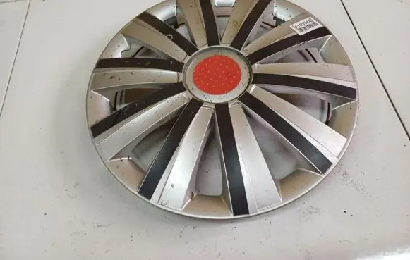 Mitsubishi Colt R14 wheel hub/cap/trim 