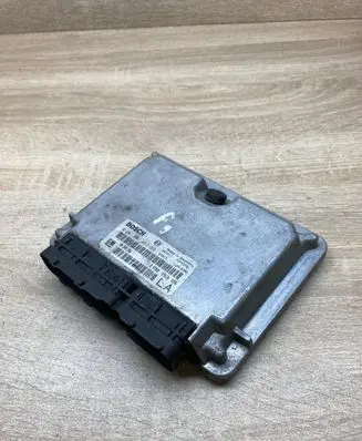 Opel Vectra B Engine control unit/module ECU 90508986 0281001633