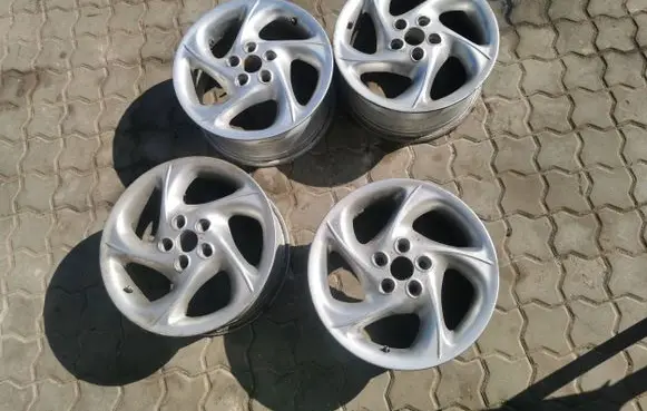Toyota Yaris R15 alloy rim 