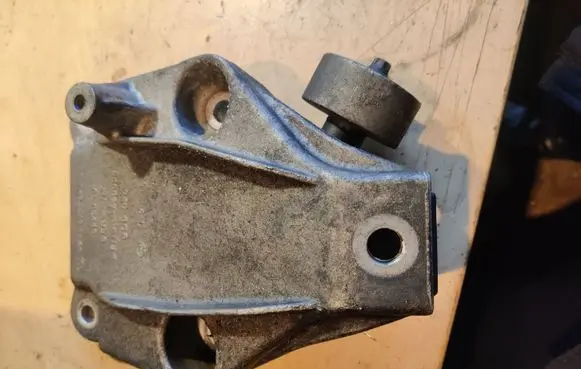 BMW 7 F01 F02 F03 F04 Engine mounting bracket 2211677762304 22116777623 6777623