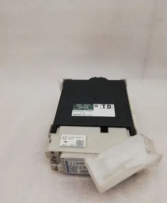 Toyota Prius+ (ZVW40) Fuse module 892215791