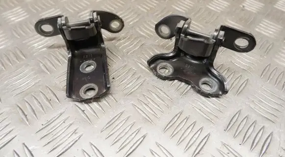 Toyota Yaris XP210 Rear door hinge set 687600H010 687800H010