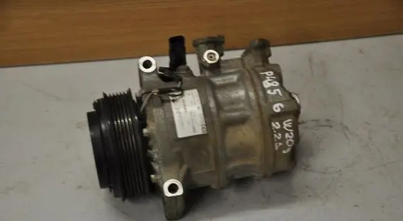 Mercedes-Benz C AMG W205 Air conditioning (A/C) compressor (pump) A0008303801