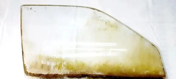Mercedes-Benz 190 W201 Front door window glass four-door