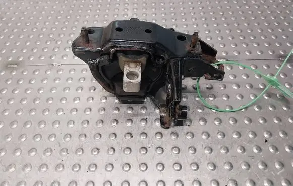 Volkswagen Polo IV 9N3 Gearbox mounting bracket 6Q0199555AD