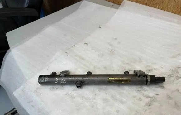 Mercedes-Benz E W211 Fuel main line pipe A6420700695