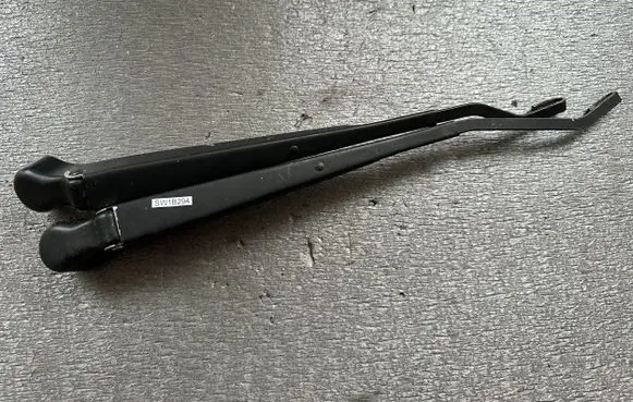 Nissan Patrol Y61 Front wiper blade arm 28885VB000 28880VB000