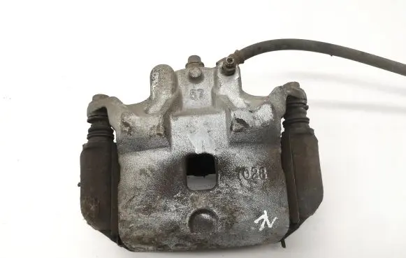 Nissan Juke I F15 Front brake caliper