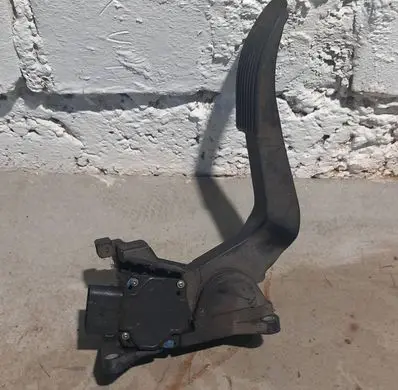 Mercedes-Benz Vito Viano W638 Accelerator throttle pedal A9013000404 0281002335 587108812