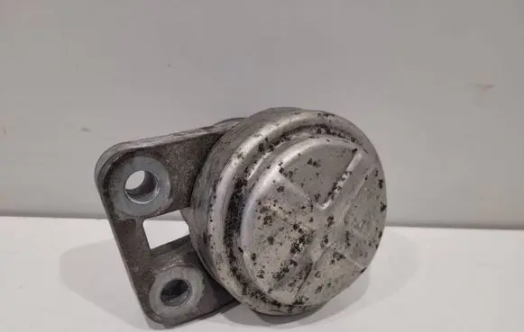 Volvo V50 Engine mount bracket 60916F012