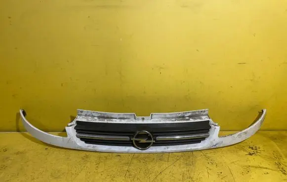 Opel Vivaro Front bumper upper radiator grill 91166765