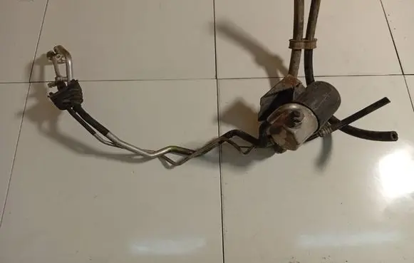 Volkswagen PASSAT B5 Air conditioning (A/C) pipe/hose 