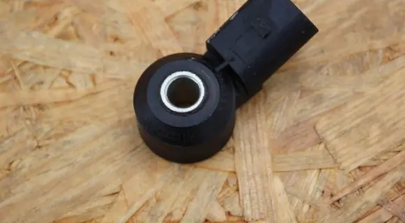 Volkswagen Fox Detonation knock sensor 030905377C