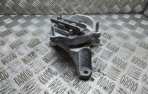 Audi A4 S4 B8 8K Gearbox mounting bracket 8K0399151