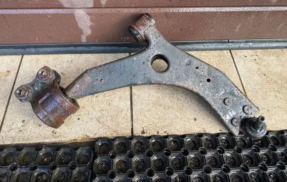 Volvo V50 Front lower control arm/wishbone