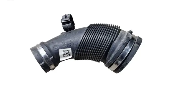 Audi A4 S4 B9 Turbo air intake inlet pipe/hose 04L129661B