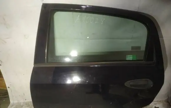 Fiat Punto (188) Rear door melynos