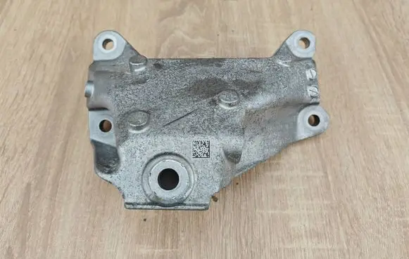 BMW X6 G06 Engine mount vacuum valve 6884474