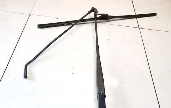 Front wiper blade arm