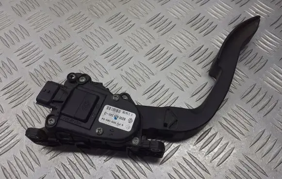 Renault Twingo II Accelerator throttle pedal 8200426241