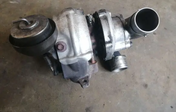 Toyota Avensis T250 Turbo 06113000157 172010R021